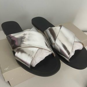 Banana Republic Criss Cross Silver Metallic Slides Size 8 - New in box